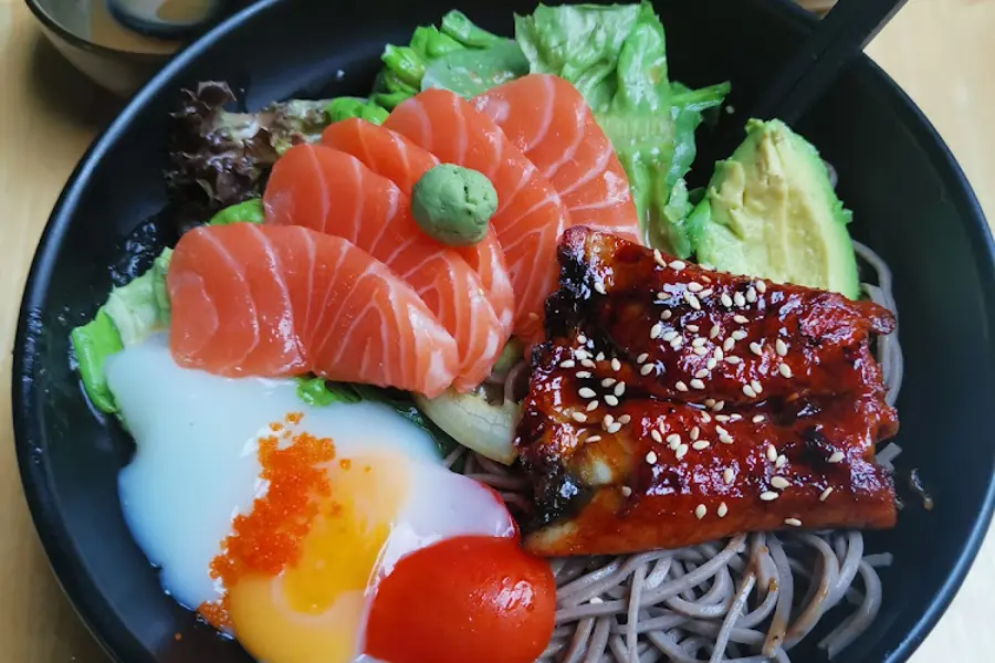 Unagi VS Salmon's cold soba noodles with avocado salad